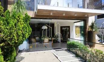 Imagem 2: Com ambientes amplos e modernos essa casa duplex vista mar com quatro suítes e espaço gour