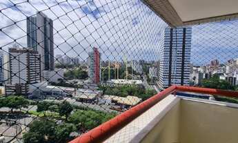 Imagem 3: Apartamento de alto padrão com quatro suítes e armários planejados a venda no caminho das