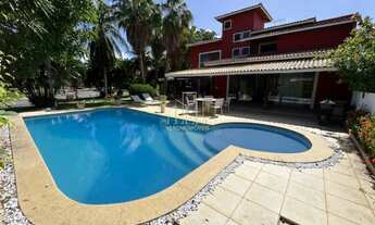 Imagem 3: Casa em condomínio fechado de alto padrão com quatro quartos e armários planejados a venda