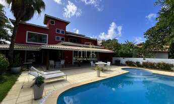 Imagem 2: Casa em condomínio fechado de alto padrão com quatro quartos e armários planejados a venda