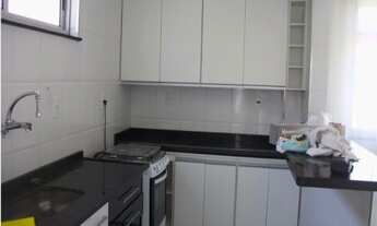 Imagem 4: Apto sendo 1 suite com armários, sala ampla com linda vista, cozinha americana com armário