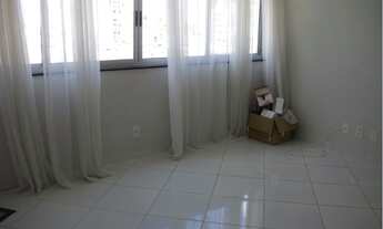 Imagem: Apto sendo 1 suite com armários, sala ampla