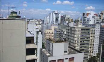 Imagem 5: Apto sendo 1 suite com armários, sala ampla com linda vista, cozinha americana com armário