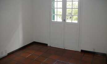 Imagem 3: LOCAÇÃO - Apto com 2 quartos com armários embutidos sendo 1 quarto com varanda, 01 quadra