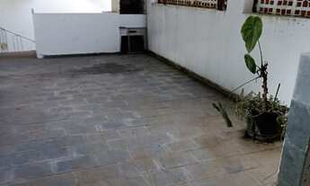 Imagem 2: Sobrado com 2 dormitórios com armários, sala 2 ambientes, WC mais lavabo, edícula, quintal