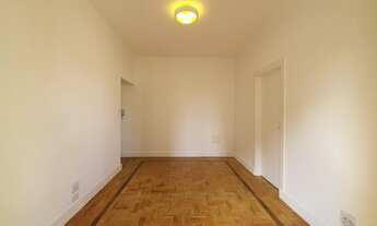 Imagem 5: Apto totalmente reformado , com 3 dormitórios sendo 1 suite com varanda, sala ampla com te