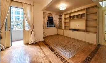 Imagem 4: Apto totalmente reformado , com 3 dormitórios sendo 1 suite com varanda, sala ampla com te