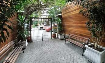 Imagem 3: Apto totalmente reformado , com 3 dormitórios sendo 1 suite com varanda, sala ampla com te