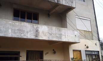 Imagem 2: Apartamento térreo com pátio e salão de festa, garagem, sem condomínio