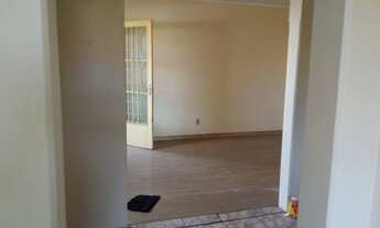 Imagem 4: 3 dormitórios, 2 banheiro, 3 vagas na garagem, 600M² de Área Construída, 600M² de Área Tot