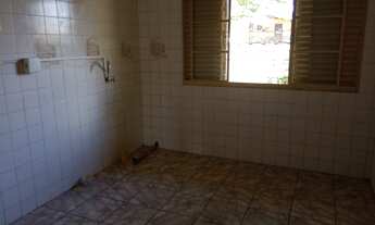 Imagem 6: 3 dormitórios, 2 banheiro, 3 vagas na garagem, 600M² de Área Construída, 600M² de Área Tot