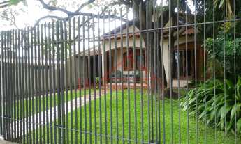 Imagem 3: Casa em ótima localização 4 qtos, 5 banheiros, pátio com piscina e vaga p 4 carros