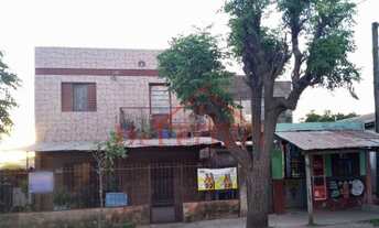 Imagem: 4 dormitórios, 2 banheiro, 2 vagas na garagem