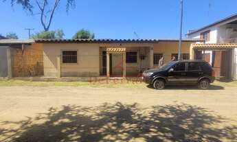 Imagem 2: 2 dormitórios, 1 banheiros, 2 vagas na garagem, 90M² de Área Construída, 300M² de Área Tot