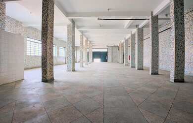 Imagem 2: Salão Comercial na Penha de França, São Paulo-SP: 2 Salas, 4 Banheiros, 700m² de Área!