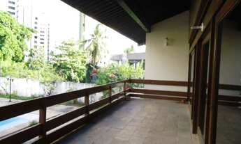 Imagem 2: Imóvel de Luxo à Venda em Salvador-BA: Casa no Caminho das Árvores com 7 Quartos e 520m² d