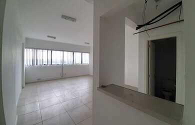 Imagem 4: Sala Comercial à Venda em Buraquinho, Lauro de Freitas-BA: 1 Sala, 1 Banheiro, 1 Vaga de G