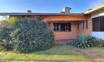 Imagem 2: Casa com 04 dormitórios (01 suíte), com pátio amplo para venda no bairro Desvio Rizzo, em