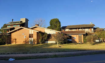 Imagem: Casa com 04 dormitórios (01 suíte), com