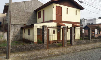 Imagem 2: Casa com 03 dormitórios, esquina, com pátio, para venda no bairro Santa Lúcia, em Caxias d
