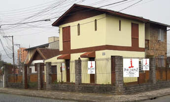 Imagem 1: Casa com 03 dormitórios, esquina, com pátio, para venda no bairro Santa Lúcia, em Caxias d