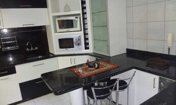 Imagem 3: Sobrado três dormitórios (01 suíte) completamente mobiliado para VENDA - Bairro Vinhedos