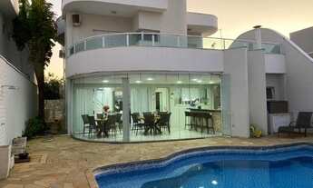 Imagem 2: 3 dormitórios, 3 suíte, 2 vagas na garagem, 310M² de Área Construída, 310M² de Área Total