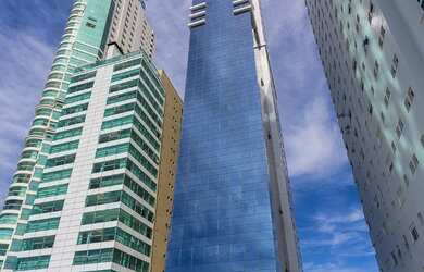 Imagem 2: RESIDENCIAL EPIC TOWER - APARTAMENTO COM 297M² - 04 SUÍTES - MOBILIADO - FRENTE MAR - ALTO
