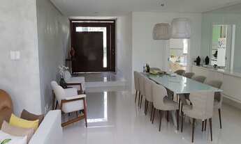 Imagem 3: A 5ª Avenida Imóveis selecionou essa charmosa casa em Alphaville Salvador I, 4 suítes com