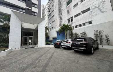 Imagem 6: A 5ª Avenida Imóveis selecionou esse apartamento c/ píer, teleférico, acesso ao mar da Baí