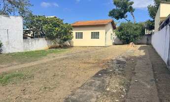 Imagem: RESIDÊNCIA COM RUA ASFALTADA