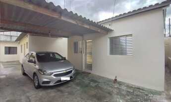 Imagem: 3 casas Térreas construídas no mesmo terreno