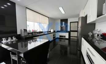 Imagem 1: Impecável Casa Duplex de 4 Quartos e 2 Suítes em Divinópolis-MG, Bairro Levindo Paula Pere