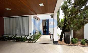 Imagem 5: Impecável Casa Duplex de 4 Quartos e 2 Suítes em Divinópolis-MG, Bairro Levindo Paula Pere