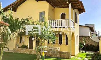 Imagem: Casa de Luxo com 5 Quartos e 4 Banheiros