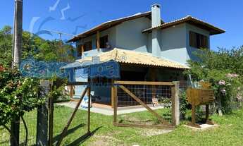 Imagem 2: ALUGO TEMPORADA EM GAROPABA SOBRADO 4 DORMITÓRIOS, MEIO DA NATUREZA 400M DA PRAIA