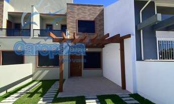 Imagem 2: VENDO EM GAROPABA, SOBRADO 2 SUÍTES COM SACADA NO PAV.SUP., TÉRREO, AMPLA SALA ESTAR/JANT