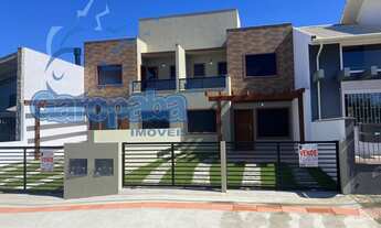 Imagem 1: VENDO EM GAROPABA, SOBRADO 2 SUÍTES COM SACADA NO PAV.SUP., TÉRREO, AMPLA SALA ESTAR/JANT