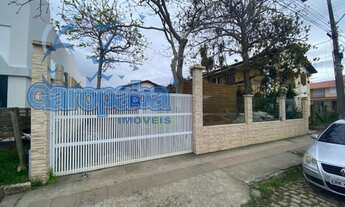 Imagem 3: GAROPABA-SC, alugo por temporada excelente casa com 4 dormitórios,2 banheiros, cozinha com