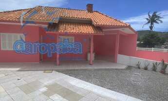 Imagem 2: ALUGO TEMPORADA EM GAROPABA ÓTIMA CASA CENTRO 3 DORMITÓRIOS COM SPLIT 300M DA PRAIA