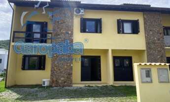 Imagem 2: Aluguel por Temporada: Sobrado com 2 Suítes em Garopaba, próximo à Praia Central - Acomoda