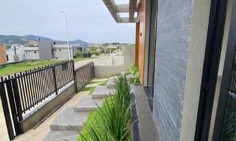 Imagem 3: Casa de Alto Padrão em Garopaba-SC: Sobrado Novo com Vista Privilegiada. 3 Quartos, 2 Suít