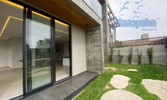 Imagem 2: Casa de Alto Padrão em Garopaba-SC: Sobrado Novo com Vista Privilegiada. 3 Quartos, 2 Suít