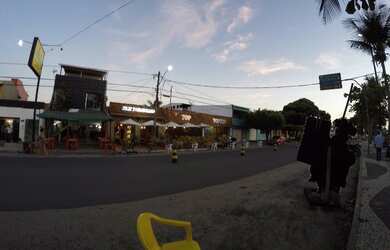 Imagem 2: Restaurante à beira mar