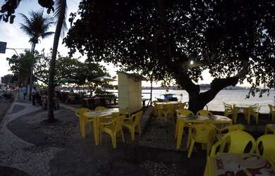 Imagem 3: Restaurante à beira mar