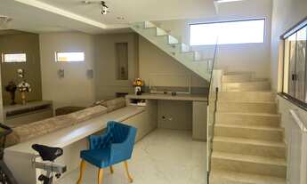 Imagem: Lindo Sobrado no centro de Camboriu todo