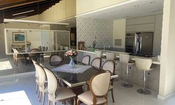 Imagem 2: Lindo Sobrado no centro de Camboriu todo equipado e decorado