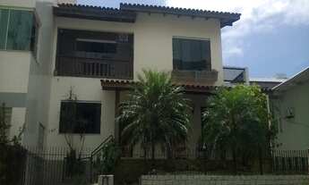 Imagem: 6 dormitórios, 1 suítes, 4 banheiro, 2