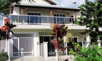 Imagem: Grande casa com vista para o mar. PROXIMO