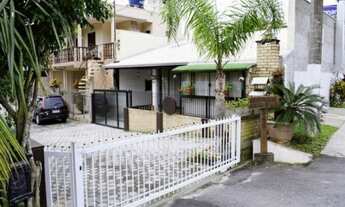 Imagem 2: Casa com PISCINA privativa em Condomínio Fechado